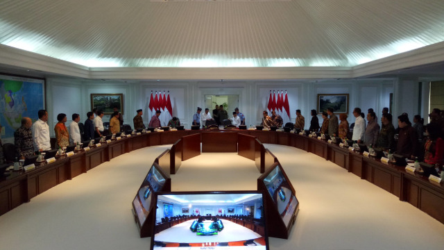 Presiden Jokowi gelar rapat terbatas soal cipta lapangan kerja di Kantor Presiden, Jakarta Pusat. Foto: Kevin Kurnianto/kumparan