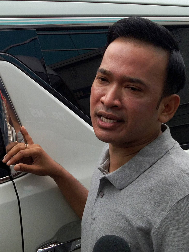 Ruben Onsu, di kawasan Kapten Tendean, Jakarta Selatan, Selasa (12/11).
Foto: Maria Gabrielle P/kumparan