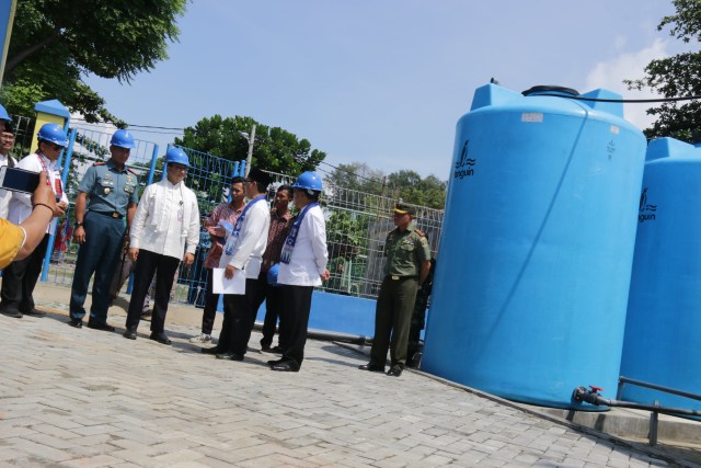 com-Pemprov DKI Salurkan Bantuan Air Bersih Foto: Dok. Pemprov DKI Jakarta