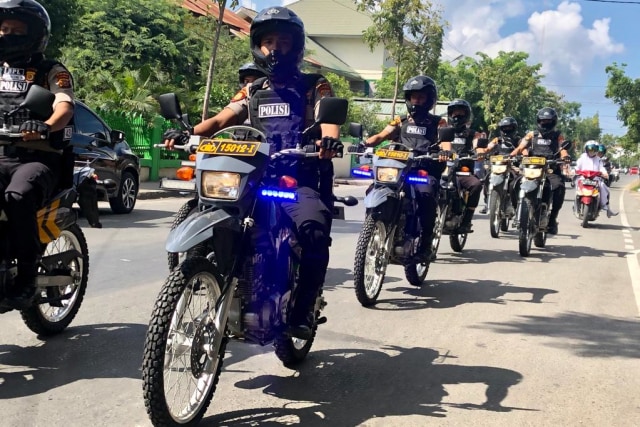 Patroli polisi di Banda Aceh, Rabu (13/11). Foto: Suparta/acehkini