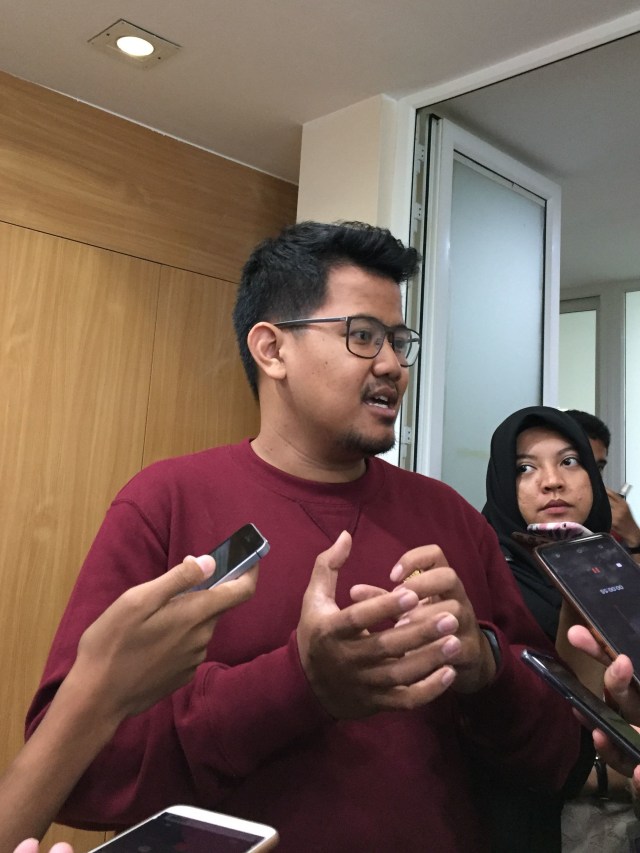 Ketua Fraksi PSI DPRD DKI Jakarta Idris Ahmad di DPRD DKI Jakarta, Rabu (13/11).  Foto: Darin Atiandina/kumparan