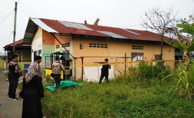 Rumah Rabbial Muslim Nasution di Gang Melati, dipasangi garis polisi. Foto : Sumut News