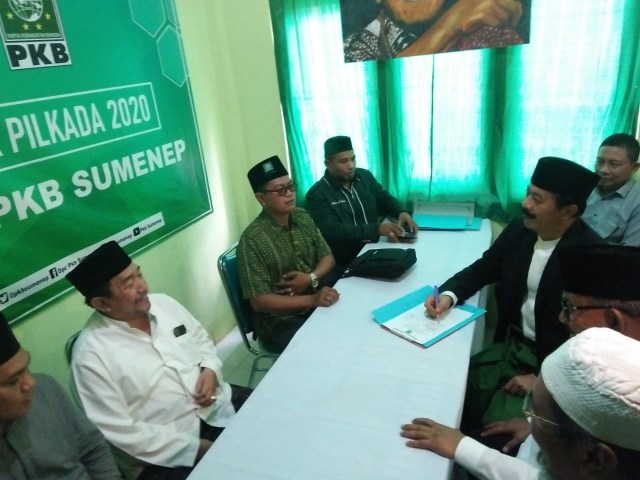 Fattah Jasin saat mendaftar Bacabup ke Desk Pilkada DPC PKB Sumenep