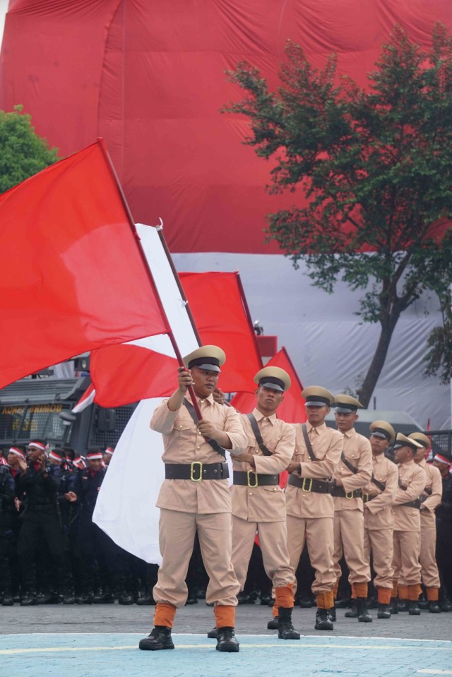 Aksi hiburan pasukan Brimob Polri dalam rangka memperingati HUT ke-74 Korps Brimob Polri di Mako Brimob, Depok, Jawa Barat. Foto: Irfan Adi Saputra/kumparan