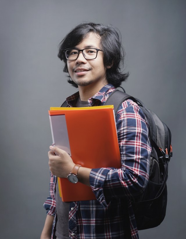 Ilustrasi mahasiswa rambut gondrong. Foto: Shutter Stock