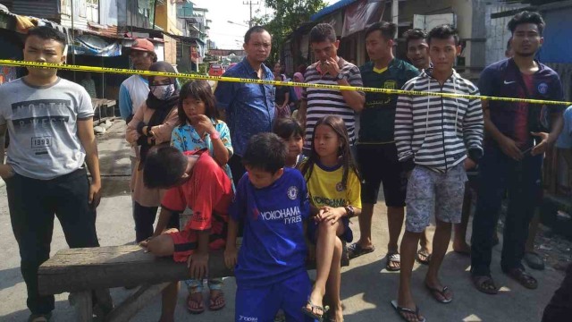 Rumah terduga guru ngaji atau imam bomber Polrestabes Medan digeledah.  Foto: Rahmat Utomo/kumparan