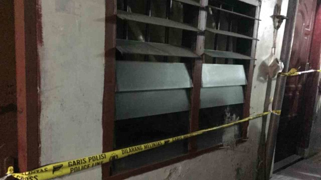 Rumah Salman Alfarisi, terduga guru ngaji bomber Polrestabes Medan digeledah. Foto: Rahmat Utomo/kumparan