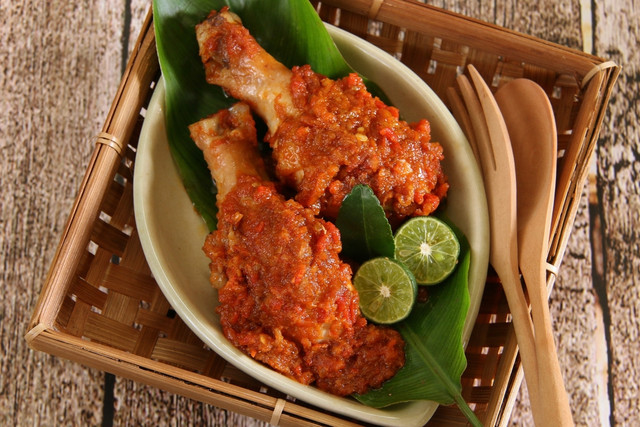 Ayam rica rica Foto: Shutter Stock