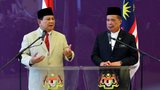 Pertemuan Menteri Pertahanan Prabowo Subianto dengan Menteri Pertahanan Malaysia Mohamad bin Sabu di Kementerian Pertahanan Malaysia, Kuala Lumpur. Foto: Dok. Kemenhan