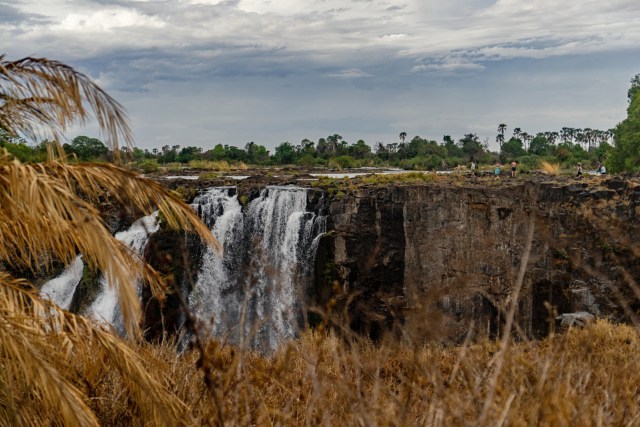 Air Terjun Victoria yang sebagian tidak ada air mengalir karena kekeringan yang melanda. Foto: AFP/ZINYANGE AUNTONY
