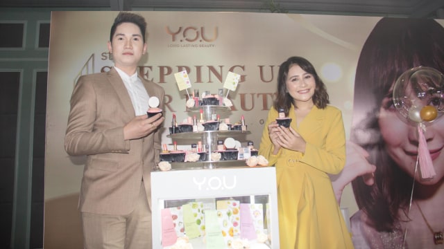 Brand Director Y.O.U, Dickson Leo dan Prilly Latuconsina  Foto: Dok. Y.O.U