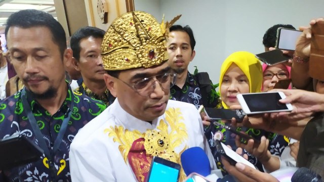 Menhub Budi Karya saat diwawancarai wartawan (kanalbali/ACH)