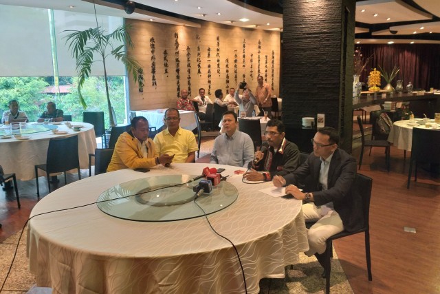 Konfrensi pers kubu Bamsoet menanggapi hasil rapimas Golkar. Foto: Paulina Herasmaranindar/kumparan