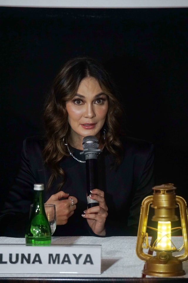 Luna Maya saat menghadiri Gala premiere film Rumah Kentang produksi Hitmakers Studio di Plaza Indonesia XXI Jakarta. Foto: Irfan Adi Saputra/kumparan