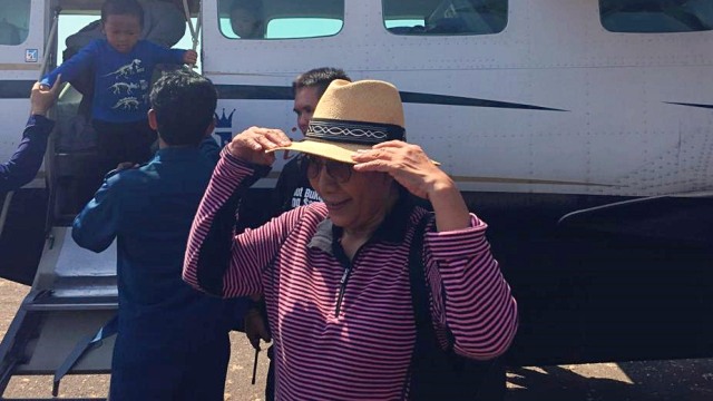 Susi Pudjiastuti bertolak ke Pandeglang, Banten, untuk bagi-bagi kapal, Sabtu (16/11). Foto: Muhammad Darisman/kumparan