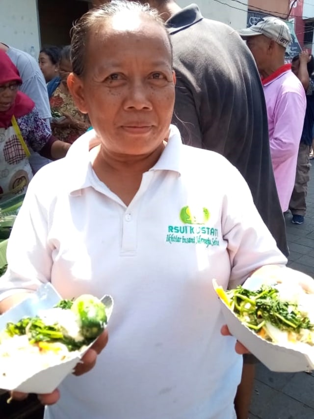 Pedagang Pasar Gede Solo, gelar syukuran kelahiran cucu ketiga Presiden Jokowi. Foto: kumparan