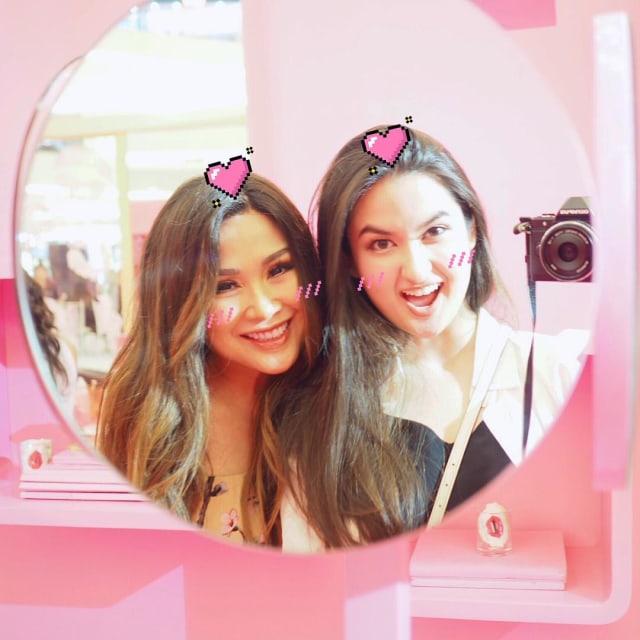 Stephanie Poetri dan Titi DJ. Foto: Instagram/@stephaniepoetri
