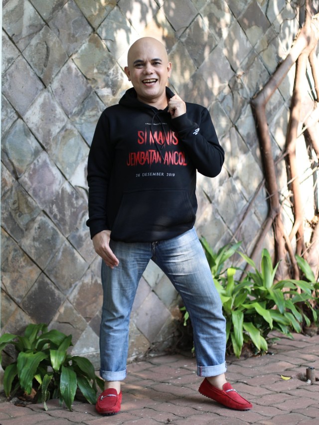 Pemain film Si Manis Jembatan Ancol Ozy Syahputra saat berkunjung ke kantor kumparan. Foto: Dicky Adam Sidiq/kumparan