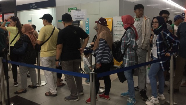 Suasana di pintu masuk Stasiun MRT Bundaran HI. Foto: Moh Fajri/kumparan