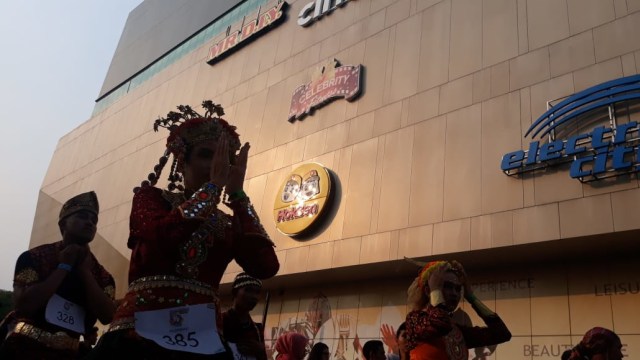 Sejumlah peserta pada ajang Indonesia Menari di Palembang. (foto: Ary priyanto/Urban Id)