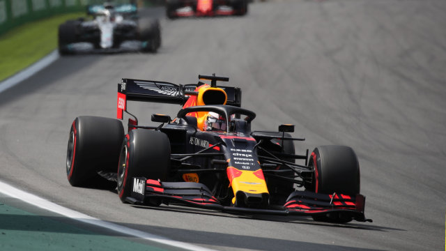 Aksi Max Verstappen di GP Brasil. Foto: REUTERS/Ricardo Moraes