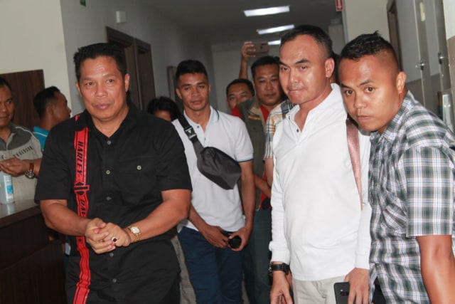 Kapolda NTT, Irjen Pol Drs Hamidin menyempatkan diri mendatangi rumah sakit umum Siloam Kupang, Minggu (17/11/2019) malam.Foto: Ola Keda.