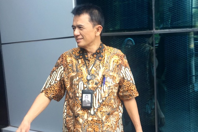 Mantan Komisioner KPK Chandra Hamzah di Kementerian BUMN. Dia dipanggil Menteri BUMN Erick Thohir, Senin (18/11). Foto: Ema Fitriyani/kumparan