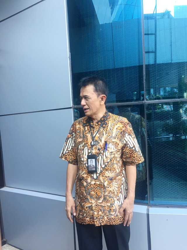 Mantan Komisioner KPK Chandra Hamzah di Kementerian BUMN. Dia dipanggil Menteri BUMN Erick Thohir, Senin (18/11). Foto: Ema Fitriyani/kumparan