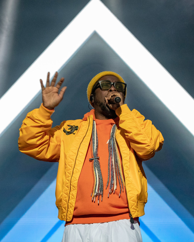Will.i.am dari Black Eyed Peas tampil selama KAABOO Texas di AT&T Stadium. Foto: Suzanne Cordeiro / AFP