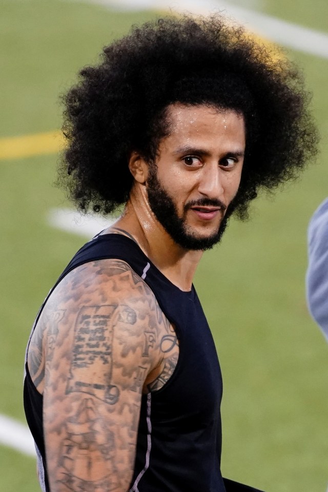 Colin Kaepernick menjalani trial di lapangan SMA Riverdale. Foto: Reuters/Elijah Nouvelage