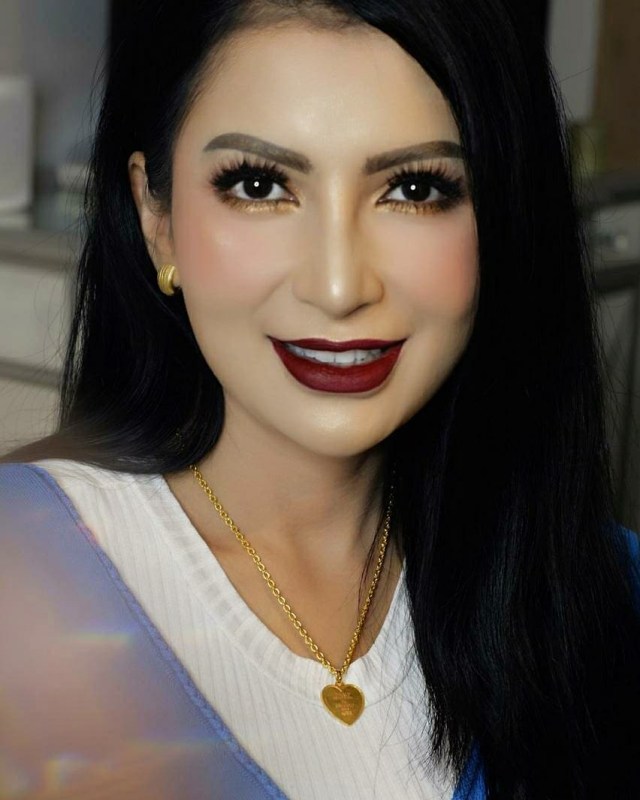 Pesinetron Five Vi atau Fivey Rachmawati source: instagram@five_vrachmawati