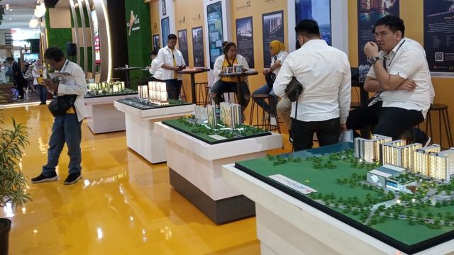 Suasana pameran properti di stand Adhi Commuter Properti di IPEX JCC. Foto:  Nicha Muslimawati/kumparan