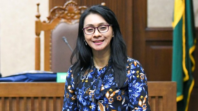 Bupati Kepulauan Talaud, Sri Wahyumi Maria Manalip usai jalani sidang tuntutan di Pengadilan Tipikor, Jakarta, Senin (18/11/2019). Foto: ANTARA FOTO/Galih Pradipta