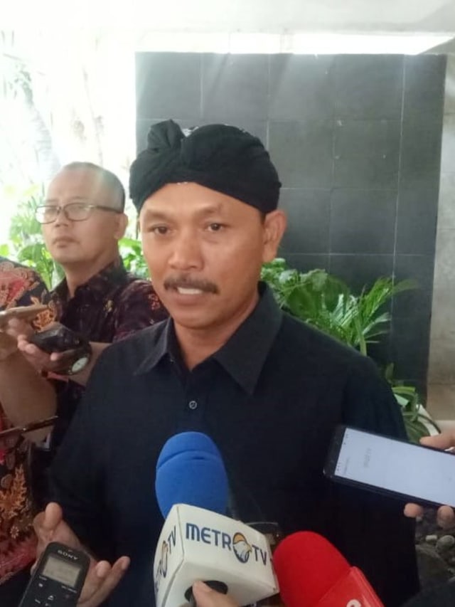 Perwakilan Jaringan Masyarakat Peduli Pegunungan Kendeng (JM-PPK) Gun Retno memberikan keterangannya usai bertemu Kepala Staf Presiden Moeldoko.  Foto: Fahrian Saleh/kumparan 