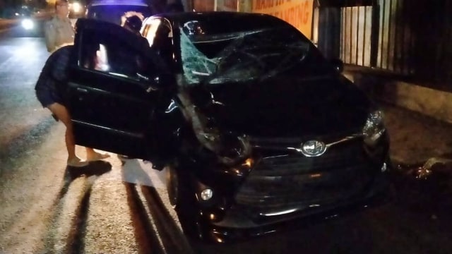 Mobil pelaku yang menabrak anggota Sabhara Polda Bali. Foto: Dok. Istimewa