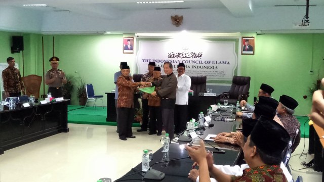 Penyerahan bantuan dari Taiwan ke MUI pembangunan Islamic Center di Palu. Foto: Kevin Kurnianto/kumparan