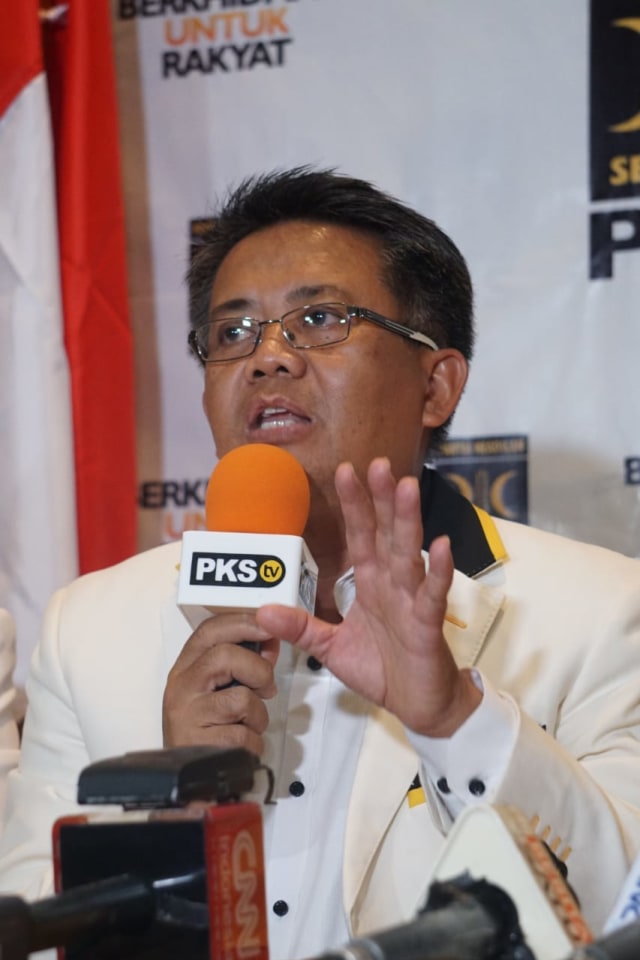 Presiden PKS Sohibul Iman saat jumpa pers di DPP PKS, Jakarta, Selasa (19/11). Foto: Fanny Kusumawardhani/kumparan