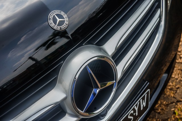 Tampilan depan Mercedes-Benz V260 LWB Foto: Muhammad Ikbal/kumparan