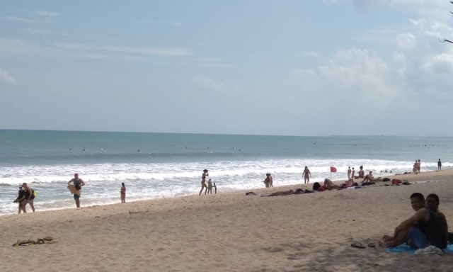 Suasana di Pantai Kuta (IST)