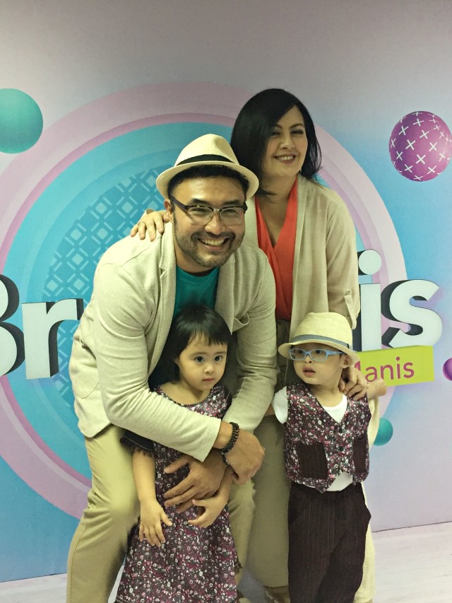 Surya Saputra dan Cynthia Lamusu di kawasan Kapten Tendean. Foto: Sarah Yulianti Purnama/kumparan