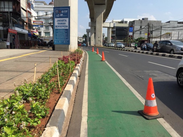 Ruas jalur sepeda di kawasan Jakarta. Foto: Abyan Faisal Putratama/kumparan
