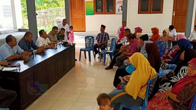 Mediasi atara warga Desa Talok Kecamatan Kalitidu dengan manajement pabrik beton (batching plant) PT Merak Jaya Beton (MJB). Rabu (30/11/2019)