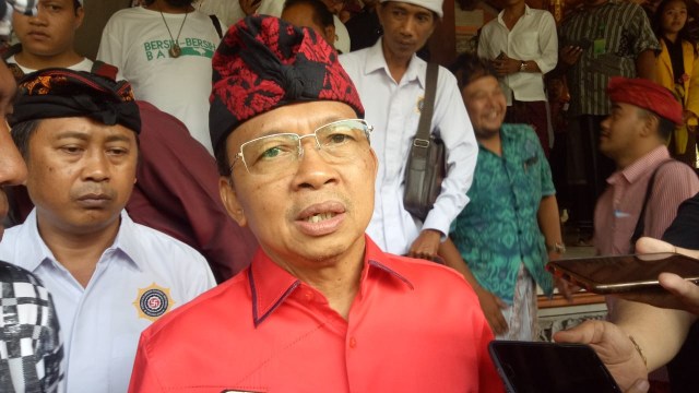 I Wayan Koster tengah menyampaikan pendapatnya terkait masuknya nama Bali dalam Fodor's No List 2020 Foto: Denita br Matondang/kumparan