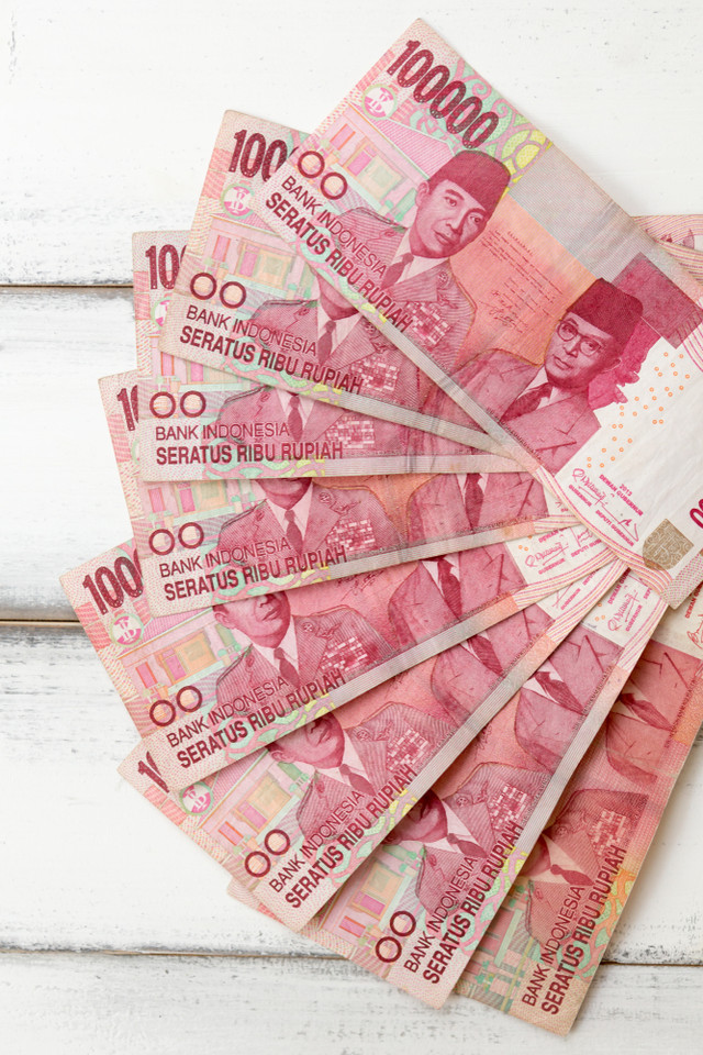 Uang sekolah anak PTR Foto: Shutterstock
