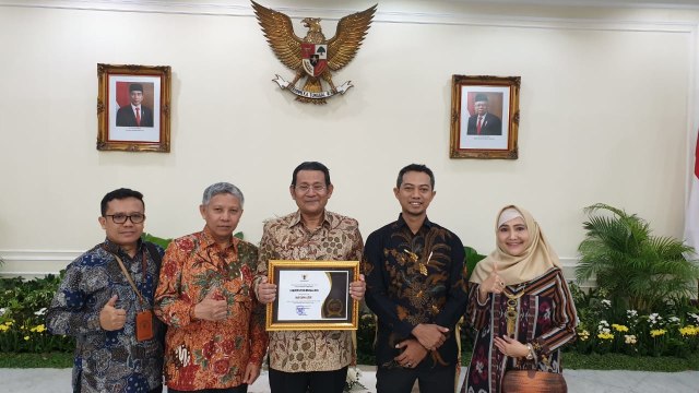 Rektor UB Prof Dr Nuhfil Hanani dan sejumlah perwakilan dari UB di Istana Wapres, Kamis (21/11). Foto dokumen.