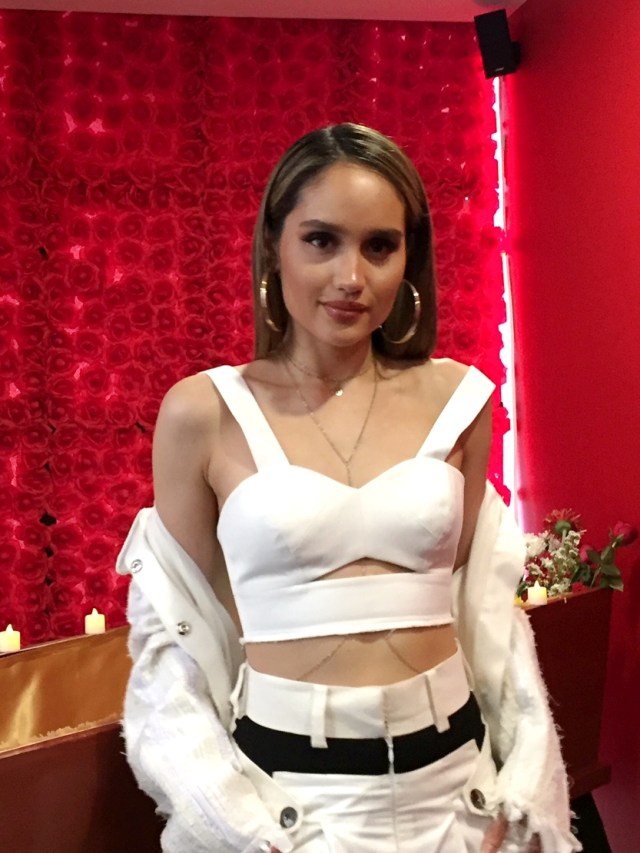 Cinta Laura usai rilis single terbaru Caliente, Sony Music, Sudirman, Jakarta Selatan, Jumat (22/11). Foto: Giovanni/kumparan