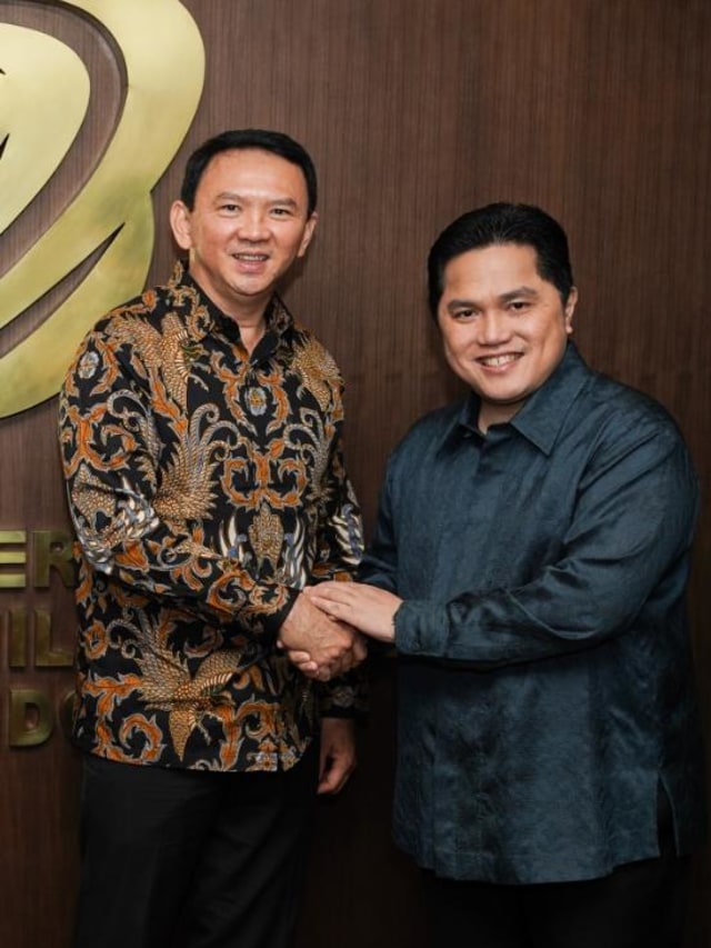 Menteri BUMN Erick Thohir bersama Basuki Tjahja Purnama alias Ahok di Kementerian BUMN, Jumat (22/11/2019). Foto: Dok. Kementerian BUMN