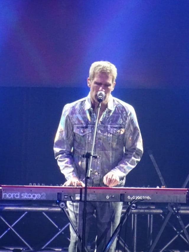 Penampilan MLTR saat menggelar konser tunggal di Semarang. Foto: Afiati Tsalitsati/kumparan