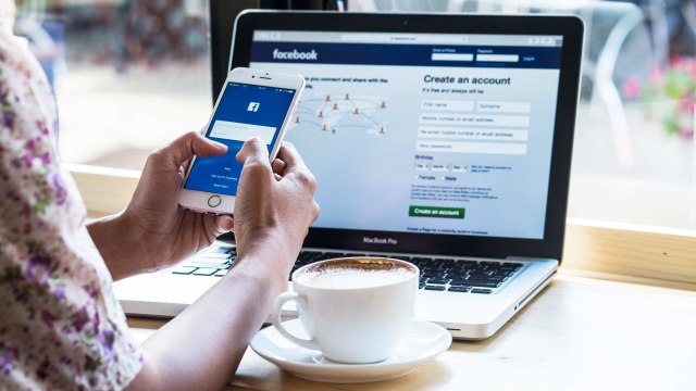 Ilustrasi berbisnis di Facebook. Foto: Shutter Stock