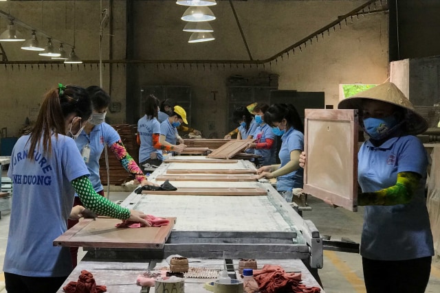 Suasana pabrik Furnitur milik Minh Duong Furniture di Ho Chi Min City, Vietnam, Senin (25/11). Foto: Abdul Latif/kumparan